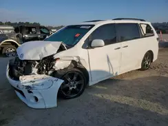 5TDXK3DC4GS695699 2016 TOYOTA SIENNA