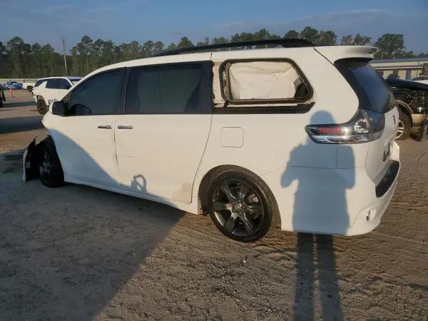 5TDXK3DC4GS695699 2016 TOYOTA SIENNA - Image 2