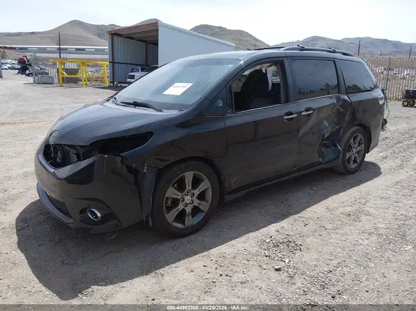 5TDXK3DC4GS697842 2016 TOYOTA SIENNA - Image 2
