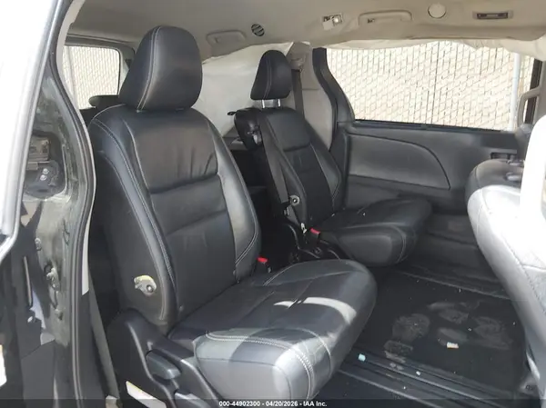 5TDXK3DC4GS697842 2016 TOYOTA SIENNA - Image 8