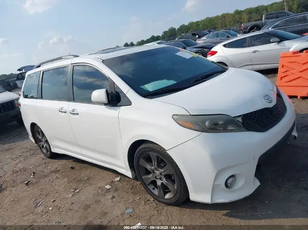 5TDXK3DC4GS721413 2016 TOYOTA SIENNA - Image 1