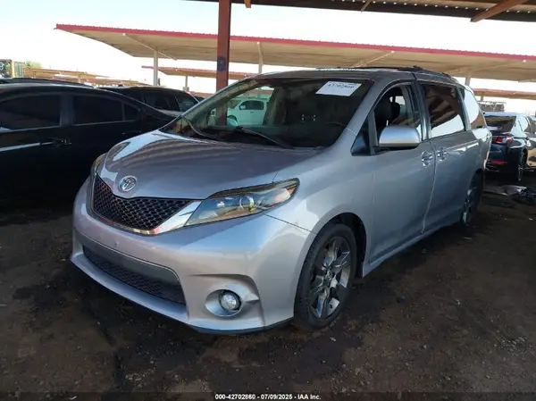 5TDXK3DC4GS726921 2016 TOYOTA SIENNA - Image 2