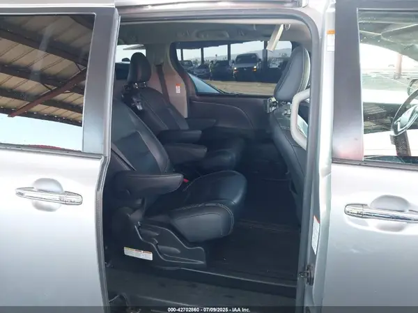 5TDXK3DC4GS726921 2016 TOYOTA SIENNA - Image 8