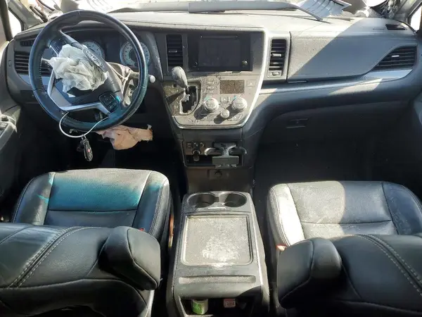 5TDXK3DC4GS732072 2016 TOYOTA SIENNA - Image 8
