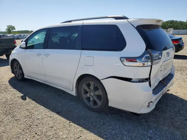 5TDXK3DC4GS742181 2016 TOYOTA SIENNA - Image 2