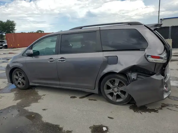 5TDXK3DC4GS749888 2016 TOYOTA SIENNA - Image 2