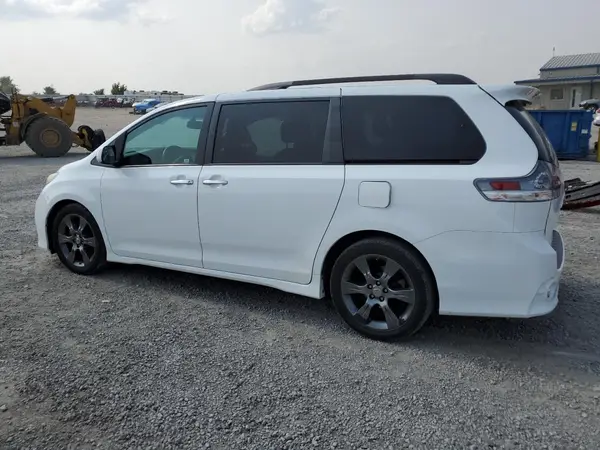 5TDXK3DC4GS750426 2016 TOYOTA SIENNA - Image 2