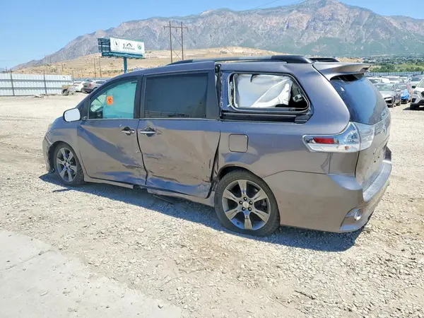 5TDXK3DC4GS756937 2016 TOYOTA SIENNA - Image 2