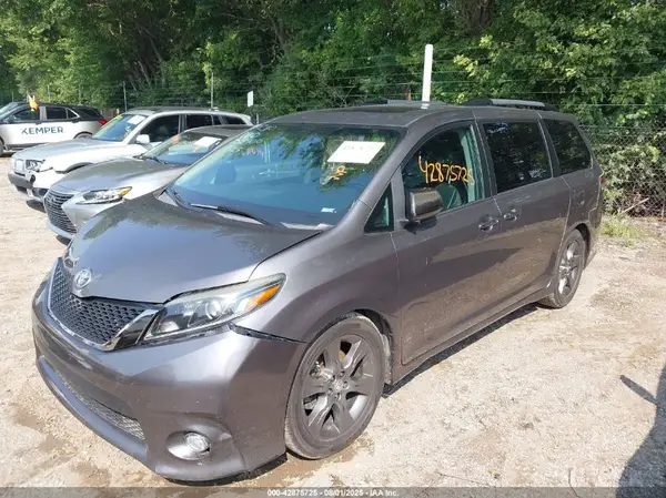 5TDXK3DC4GS758400 2016 TOYOTA SIENNA - Image 2