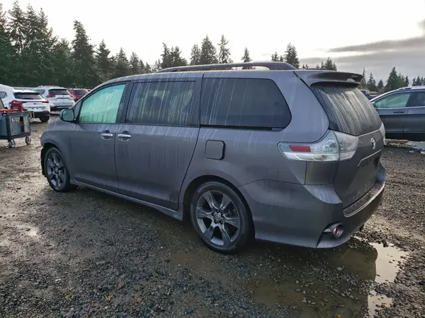 5TDXK3DC4GS759899 2016 TOYOTA SIENNA - Image 2