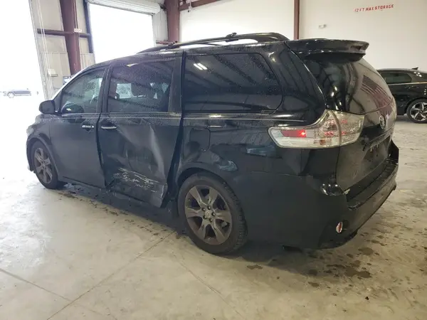 5TDXK3DC4GS761054 2016 TOYOTA SIENNA - Image 2
