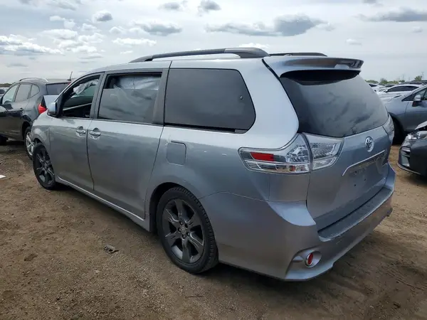 5TDXK3DC5GS708265 2016 TOYOTA SIENNA - Image 2