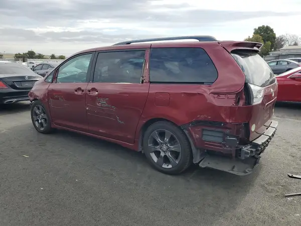 5TDXK3DC5GS748300 2016 TOYOTA SIENNA - Image 2