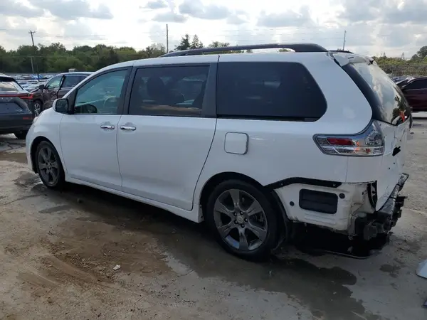 5TDXK3DC5GS750872 2016 TOYOTA SIENNA - Image 2