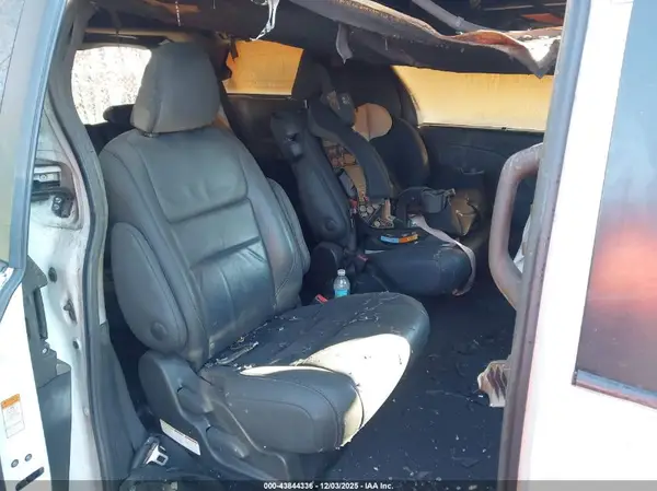5TDXK3DC5GS751259 2016 TOYOTA SIENNA - Image 8