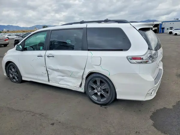 5TDXK3DC5GS760432 2016 TOYOTA SIENNA - Image 2