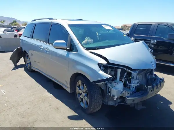 5TDXK3DC6GS695140 2016 TOYOTA SIENNA - Image 1