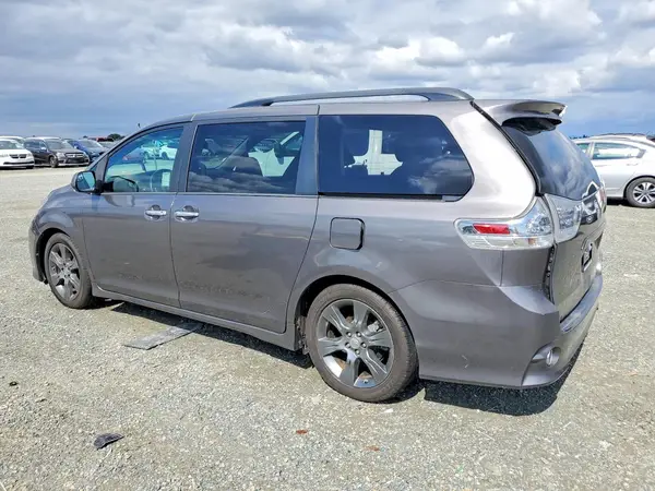 5TDXK3DC6GS717914 2016 TOYOTA SIENNA - Image 2