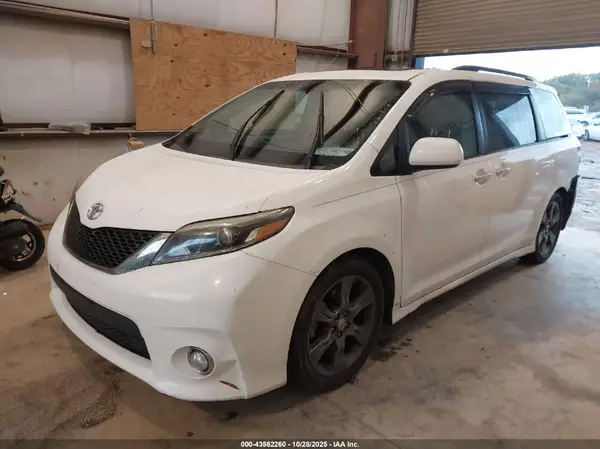 5TDXK3DC6GS731280 2016 TOYOTA SIENNA - Image 2