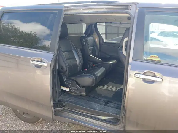 5TDXK3DC6GS733689 2016 TOYOTA SIENNA - Image 8