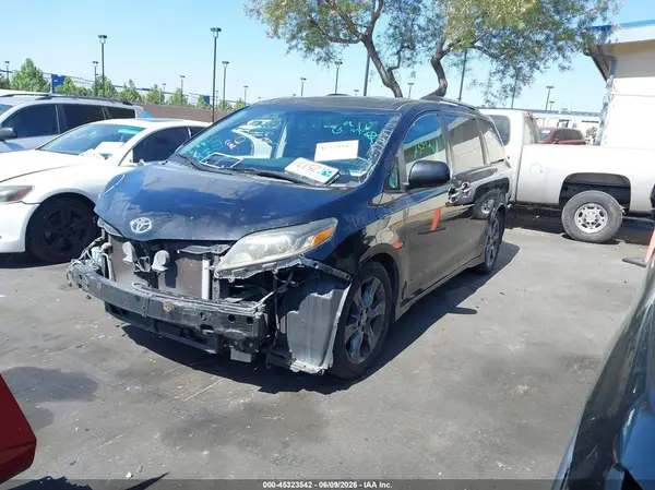 5TDXK3DC6GS734342 2016 TOYOTA SIENNA - Image 2