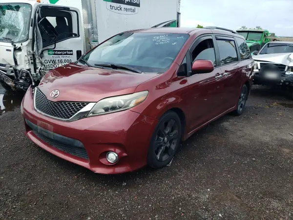 5TDXK3DC6GS737502 2016 TOYOTA SIENNA - Image 1