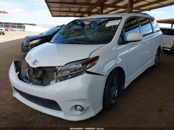 5TDXK3DC6GS741047 2016 TOYOTA SIENNA - Image 2