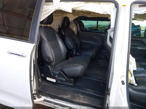 5TDXK3DC6GS741047 2016 TOYOTA SIENNA - Image 8