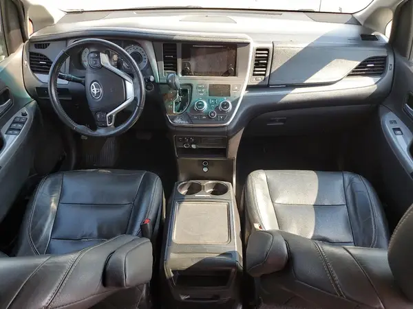 5TDXK3DC6GS741324 2016 TOYOTA SIENNA - Image 8
