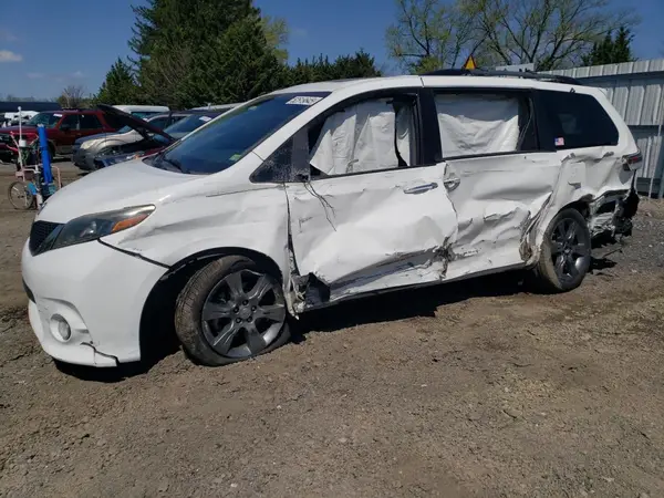 5TDXK3DC6GS749813 2016 TOYOTA SIENNA - Image 1