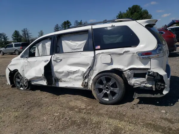 5TDXK3DC6GS749813 2016 TOYOTA SIENNA - Image 2