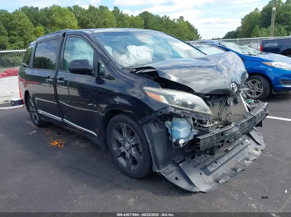 5TDXK3DC6GS757118 2016 TOYOTA SIENNA - Image 1