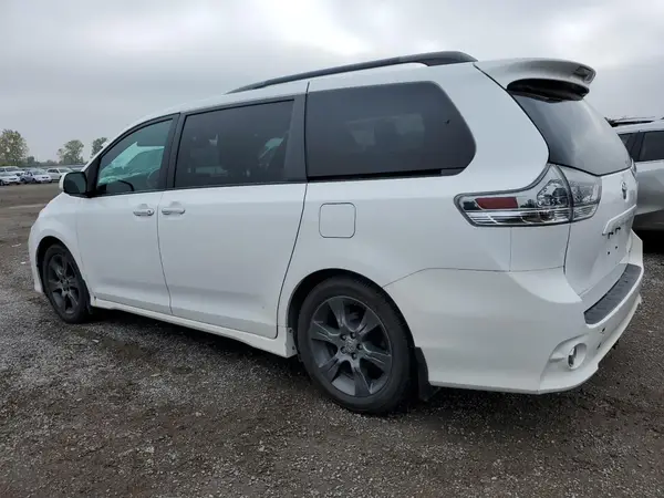 5TDXK3DC6GS760889 2016 TOYOTA SIENNA - Image 2