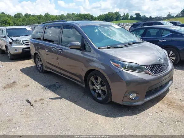5TDXK3DC7GS696605 2016 TOYOTA SIENNA - Image 1