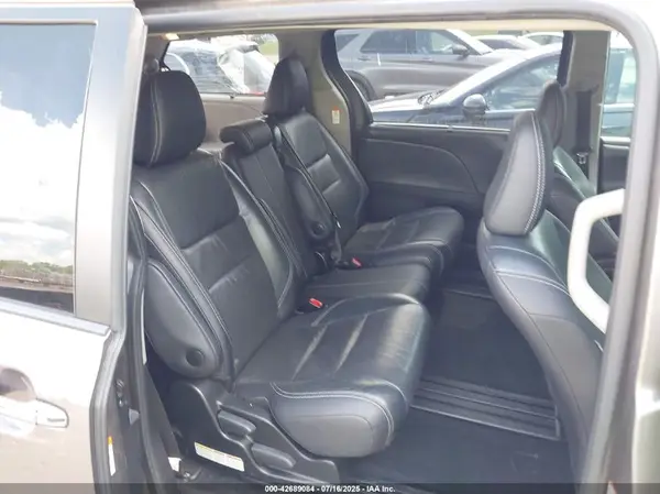 5TDXK3DC7GS696605 2016 TOYOTA SIENNA - Image 8
