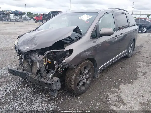 5TDXK3DC7GS712205 2016 TOYOTA SIENNA - Image 2