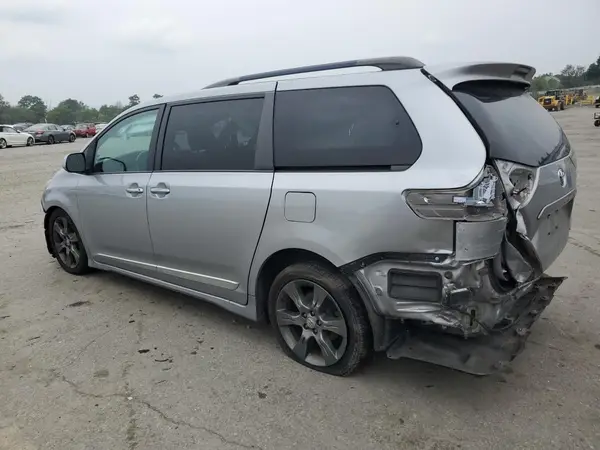 5TDXK3DC7GS714729 2016 TOYOTA SIENNA - Image 2