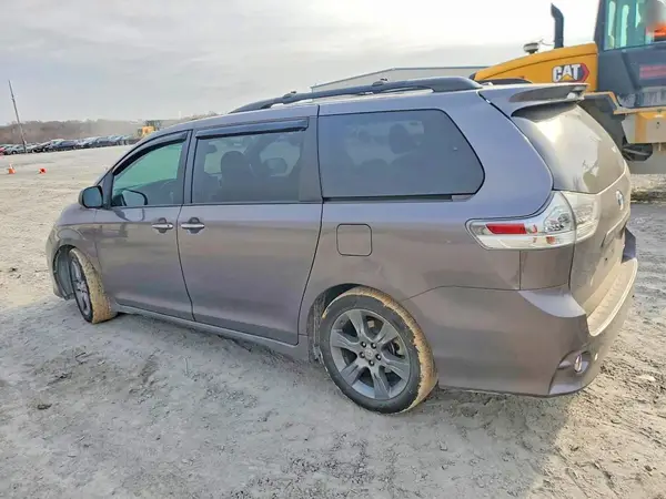 5TDXK3DC7GS719462 2016 TOYOTA SIENNA - Image 2