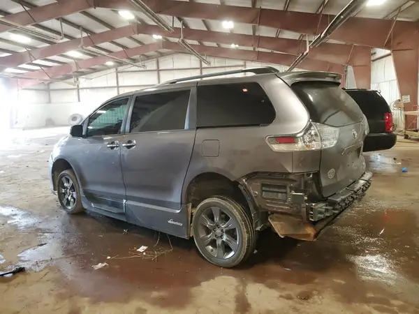 5TDXK3DC7GS739260 2016 TOYOTA SIENNA - Image 2