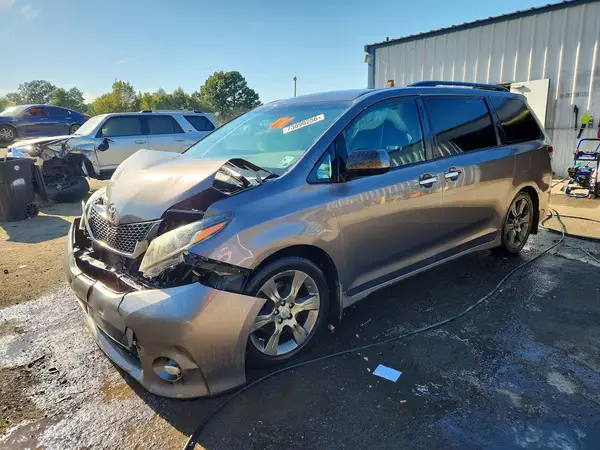 5TDXK3DC7GS751084 2016 TOYOTA SIENNA - Image 1
