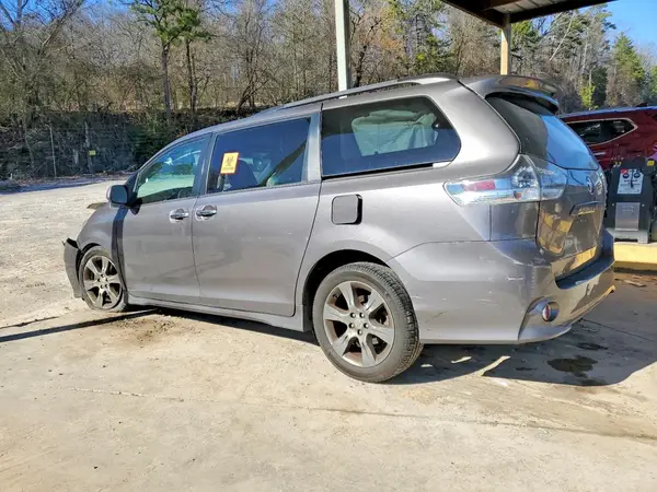 5TDXK3DC7GS763820 2016 TOYOTA SIENNA - Image 2
