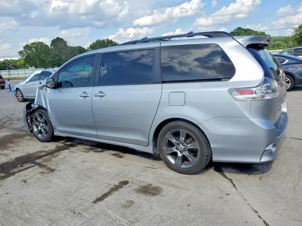 5TDXK3DC8GS719387 2016 TOYOTA SIENNA - Image 2