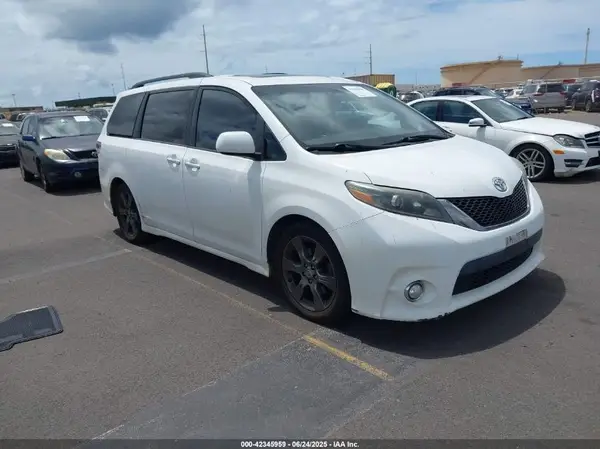 5TDXK3DC8GS720538 2016 TOYOTA SIENNA - Image 1