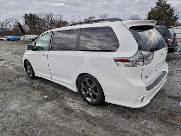 5TDXK3DC8GS735346 2016 TOYOTA SIENNA - Image 2