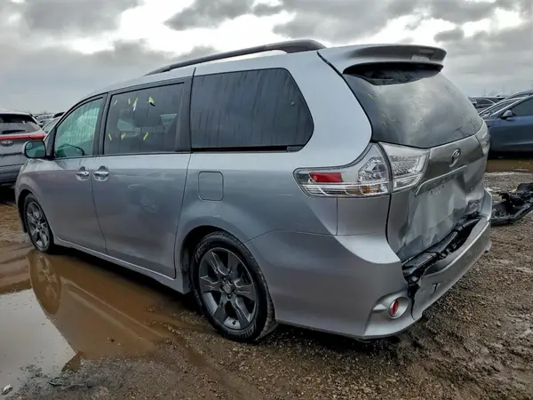 5TDXK3DC8GS736707 2016 TOYOTA SIENNA - Image 2