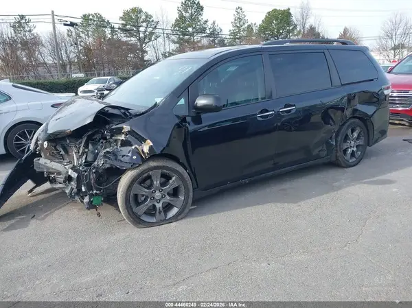 5TDXK3DC8GS742281 2016 TOYOTA SIENNA - Image 2