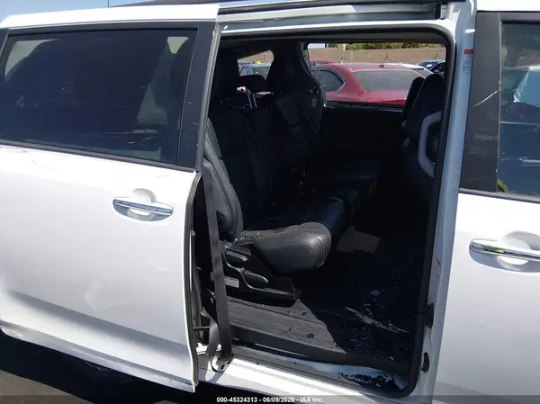 5TDXK3DC8GS745536 2016 TOYOTA SIENNA - Image 8