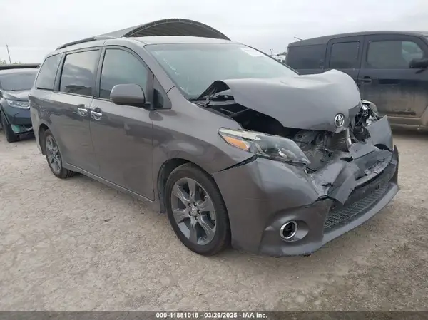 5TDXK3DC8GS745956 2016 TOYOTA SIENNA - Image 1