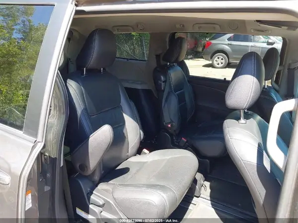 5TDXK3DC8GS755869 2016 TOYOTA SIENNA - Image 8