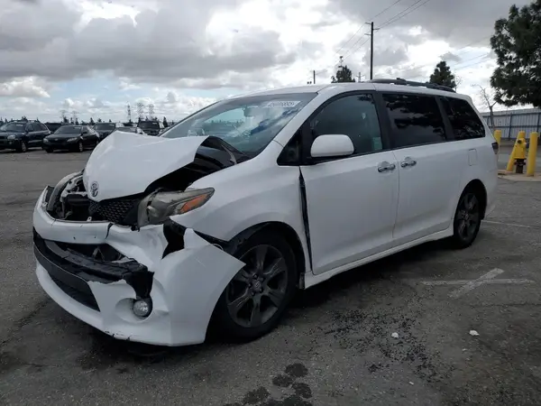 5TDXK3DC8GS758609 2016 TOYOTA SIENNA - Image 1